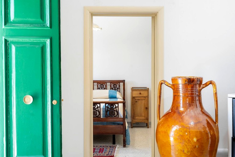 Vacation Rentals (Italy, --, --)