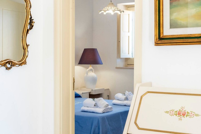 Vacation Rentals (Italy, --, --)