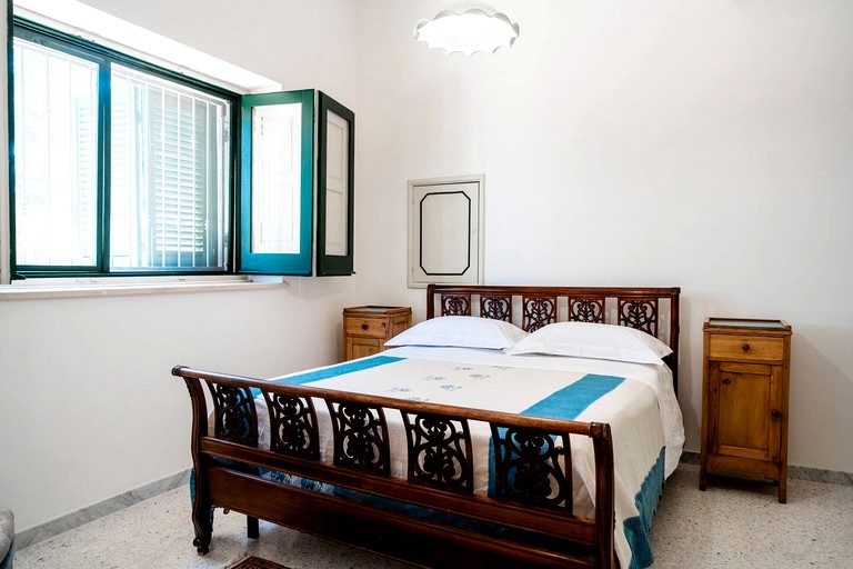 Vacation Rentals (Italy, --, --)