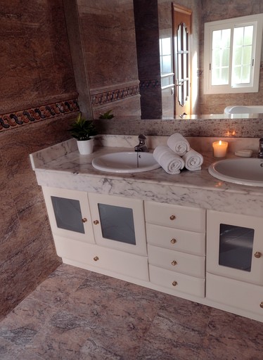 Vacation Rentals (Spain, --, --)