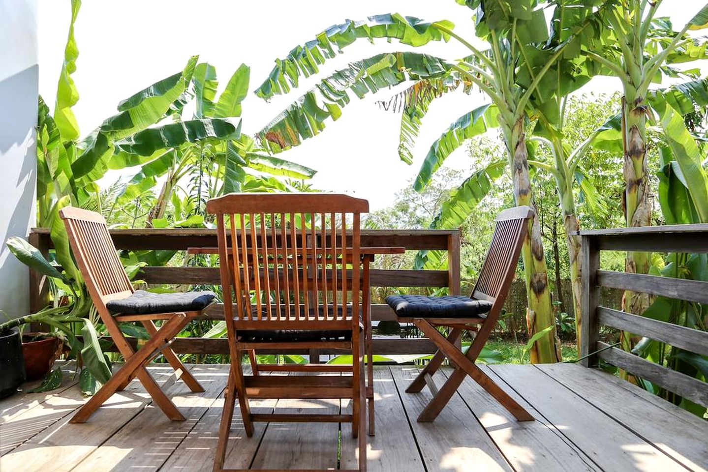 Tropical Villa with a Shared Swimming Pool in Krong Kaeb, Southern Cambodia