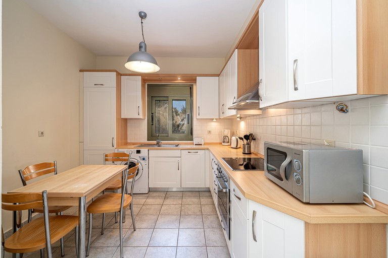 Vacation Rentals (Greece, --, --)