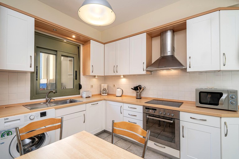 Vacation Rentals (Greece, --, --)