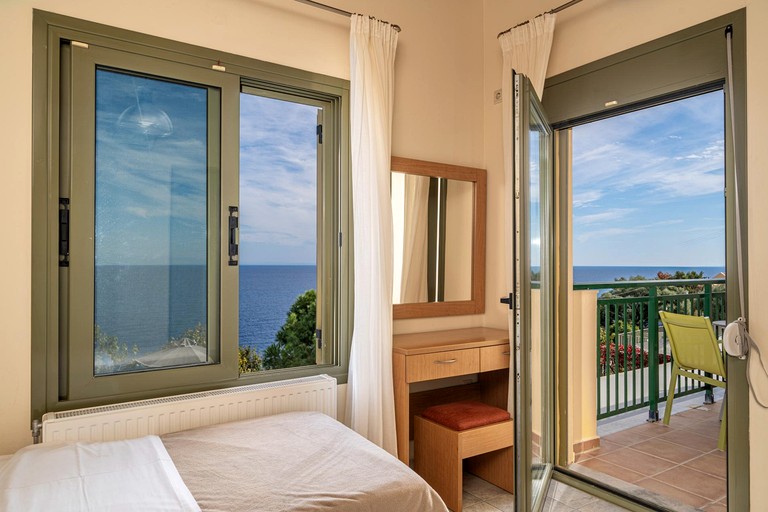 Vacation Rentals (Greece, --, --)
