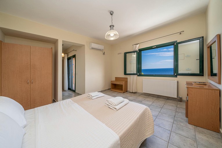 Vacation Rentals (Greece, --, --)