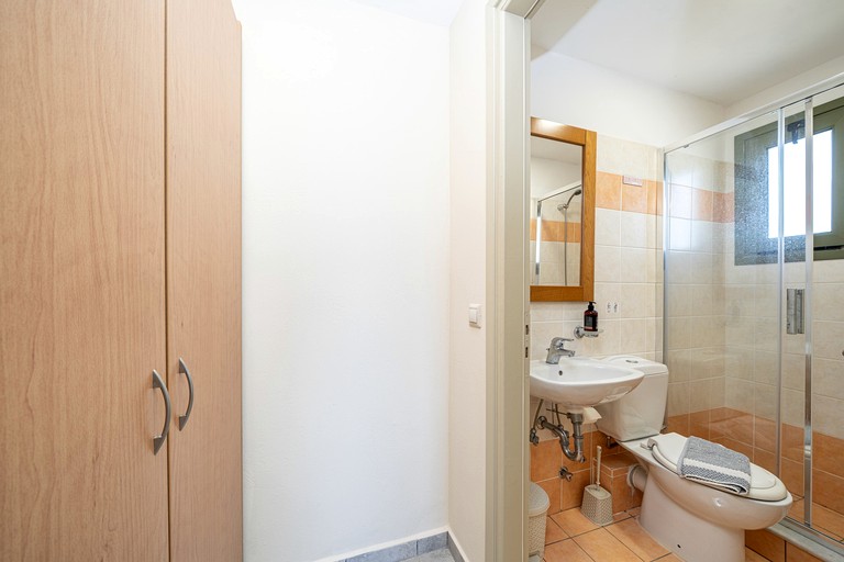 Vacation Rentals (Greece, --, --)