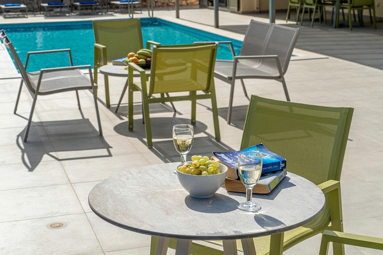 Vacation Rentals (Greece, --, --)