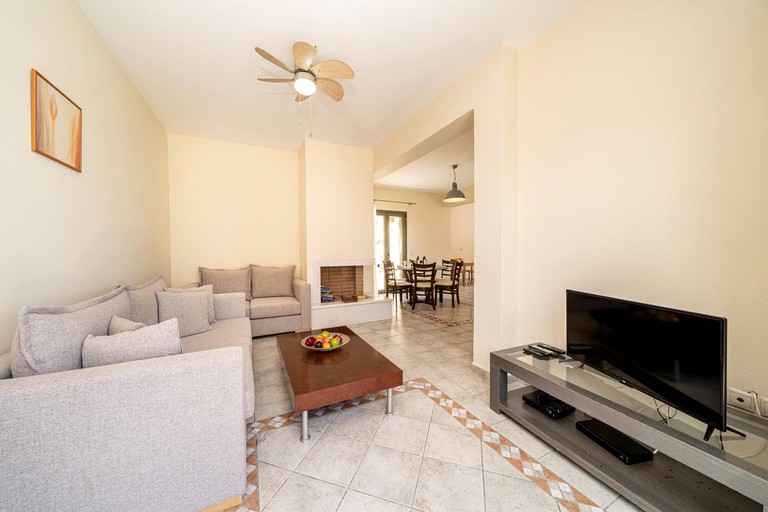Vacation Rentals (Greece, --, --)