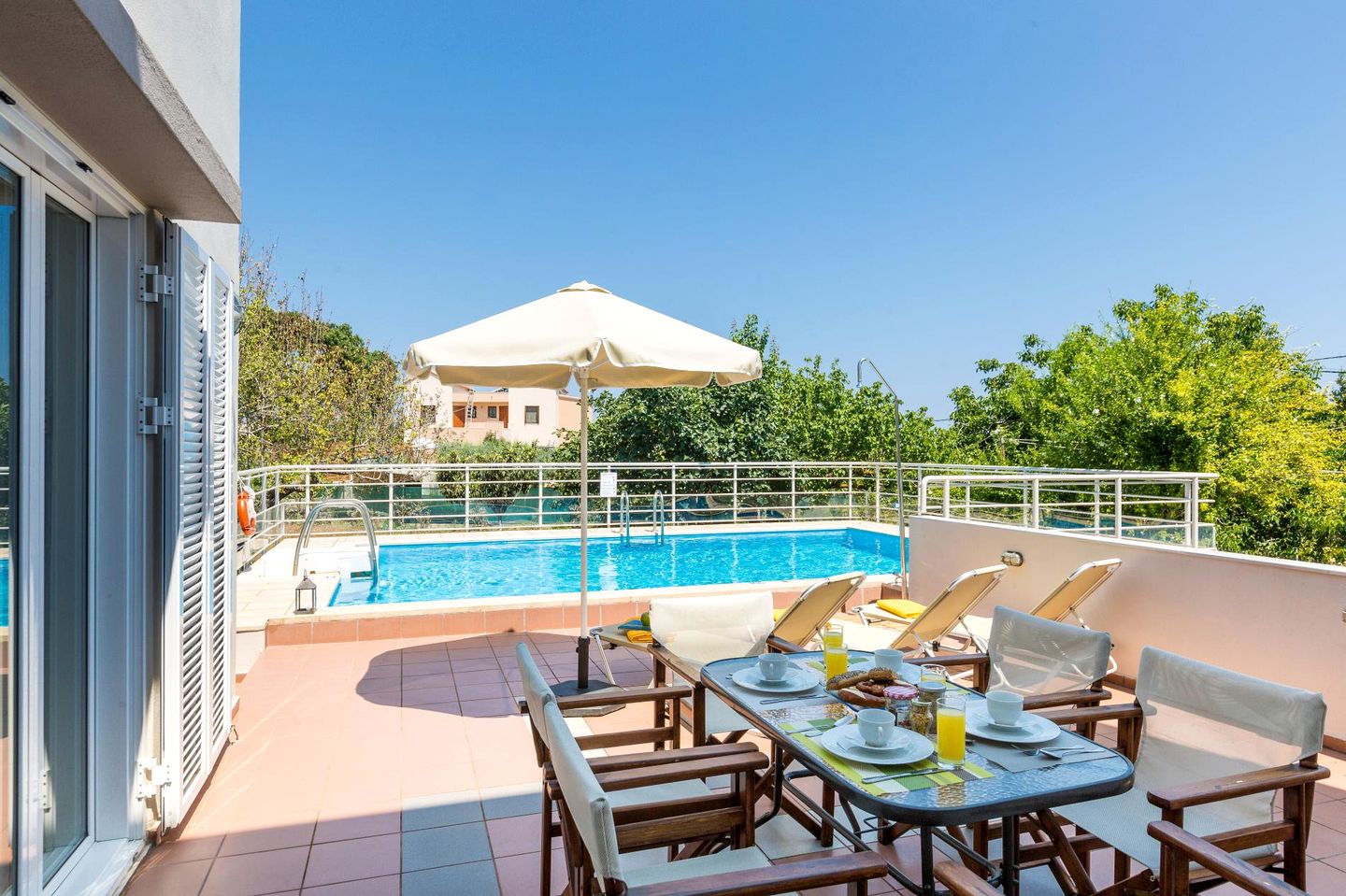 Peaceful Villa Retreat with Private Pool and Garden near Local Eateries in Prines, Crete