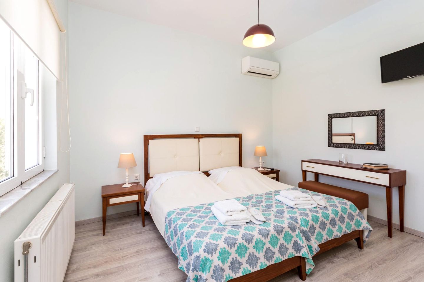 Peaceful Villa Retreat with Private Pool and Garden near Local Eateries in Prines, Crete