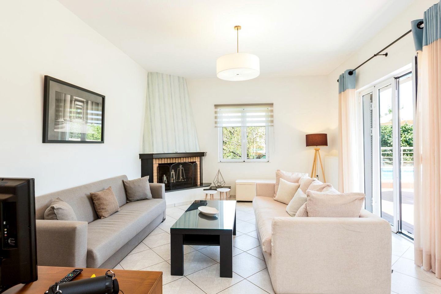 Peaceful Villa Retreat with Private Pool and Garden near Local Eateries in Prines, Crete