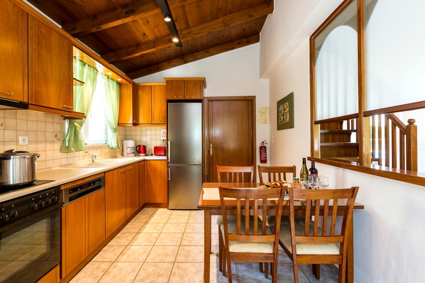 Peaceful Villa Retreat with Private Pool and Garden near Local Eateries in Prines, Crete