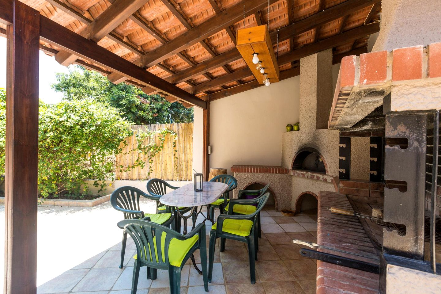 Peaceful Villa Retreat with Private Pool and Garden near Local Eateries in Prines, Crete
