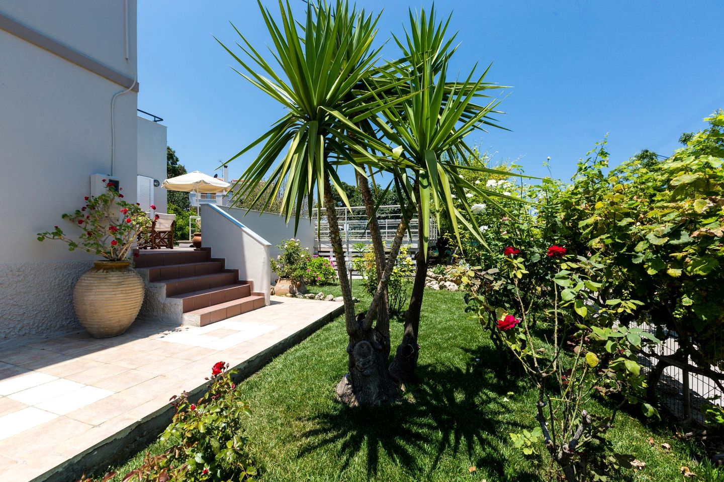 Peaceful Villa Retreat with Private Pool and Garden near Local Eateries in Prines, Crete