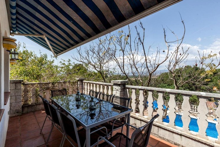 Villas (Spain, Rocallisa, Catalonia)