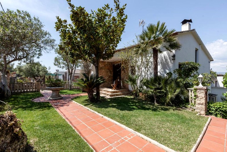 Villas (Spain, Rocallisa, Catalonia)