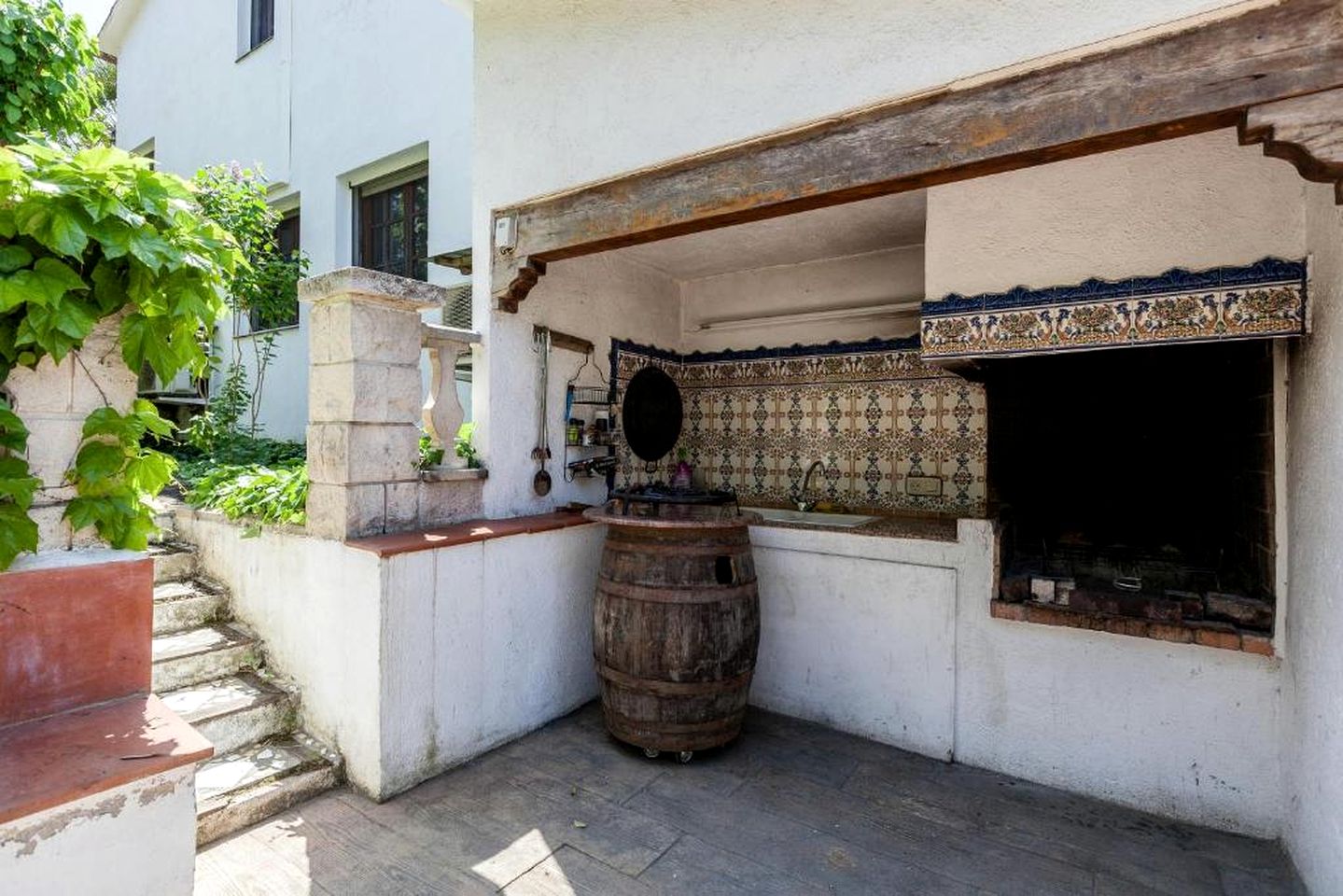 Beautiful Villa with Incredible Amenities for a Peaceful Family Getaway in Rocallisa, Spain