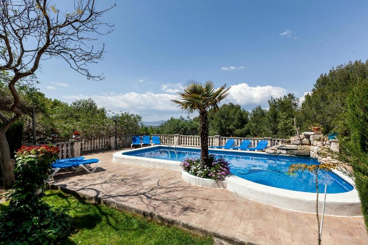 Beautiful Villa with Incredible Amenities for a Peaceful Family Getaway in Rocallisa, Spain