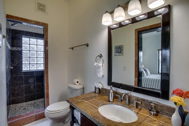 Vacation Rentals (Belize, Belize City, Belize District)