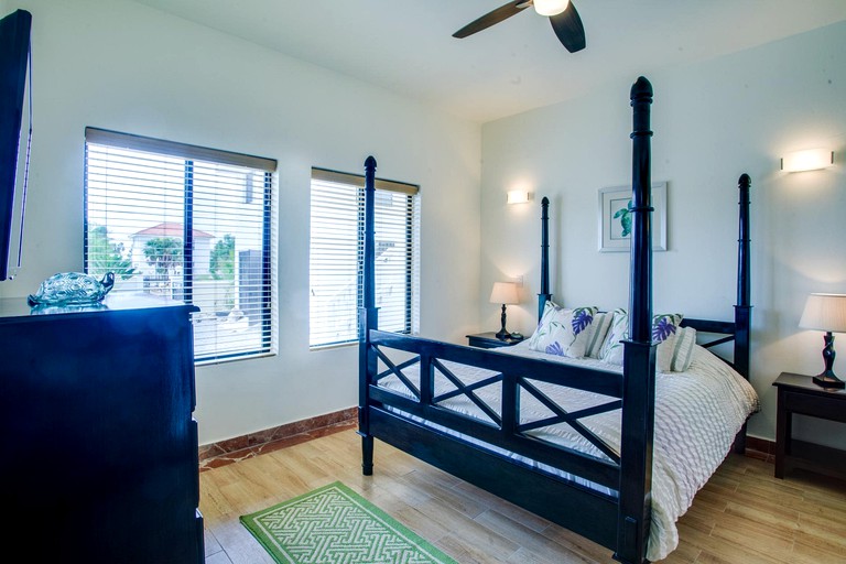 Vacation Rentals (Belize, Belize City, Belize District)