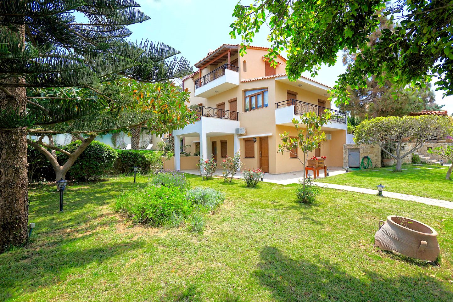 Beautiful Greek Villa, Perfect for a Mediterranean Holiday