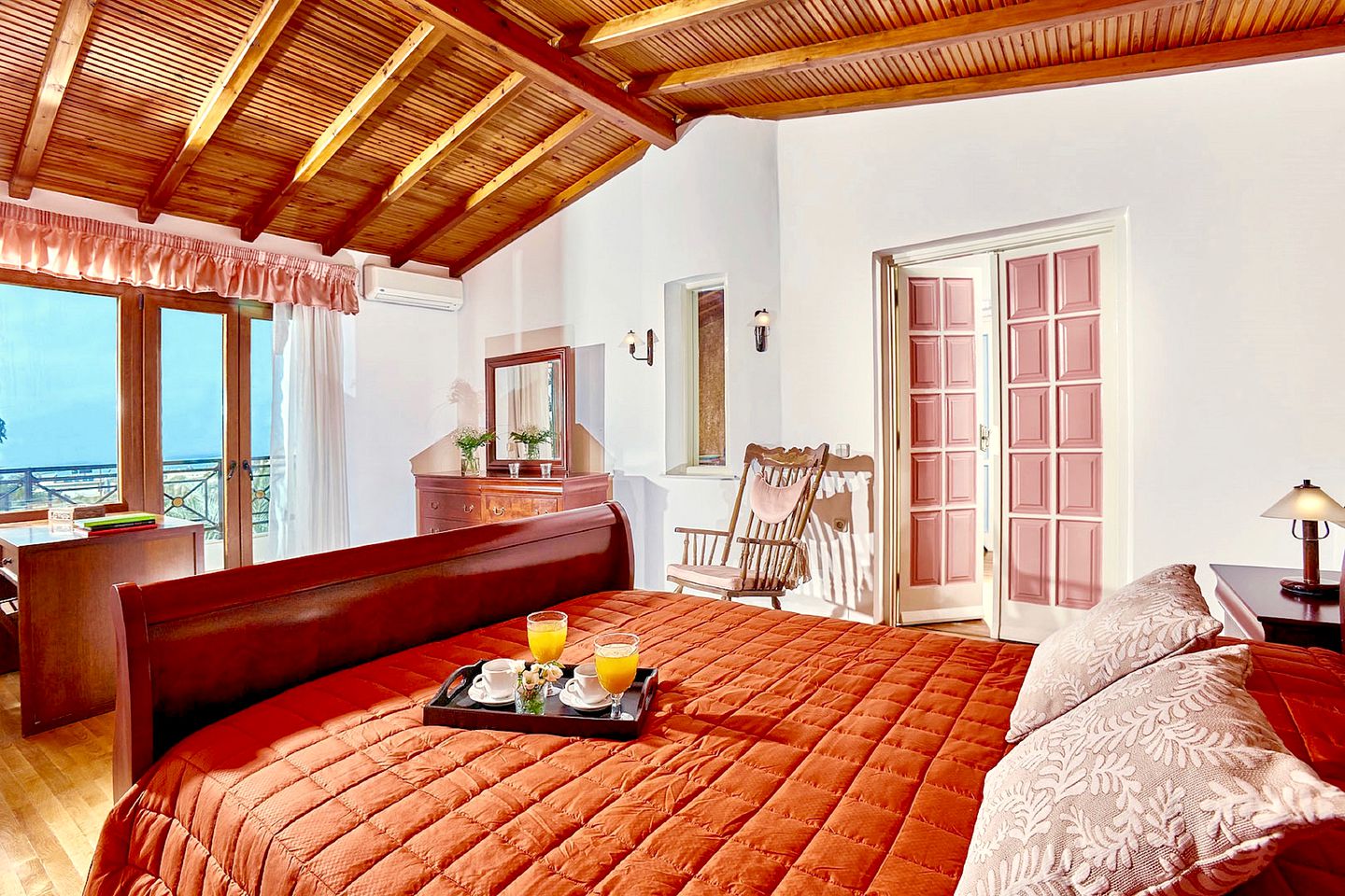 Beautiful Greek Villa, Perfect for a Mediterranean Holiday