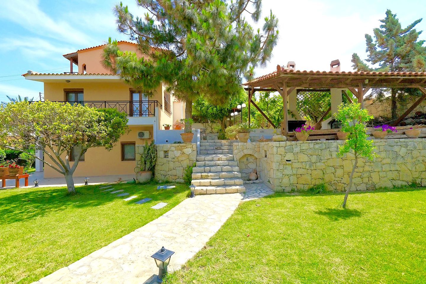 Beautiful Greek Villa, Perfect for a Mediterranean Holiday
