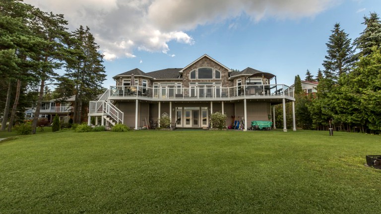 Nature lodge on Lake Scugog, Ontario.