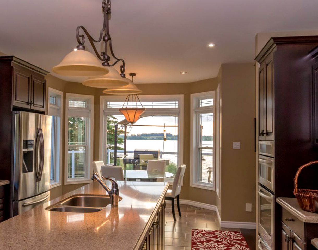 Luxurious Lakefront Vacation Rental for Large Groups near Port Perry in Ontario