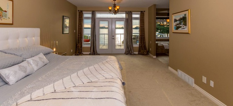 Villas (Janetville, Ontario, Canada)