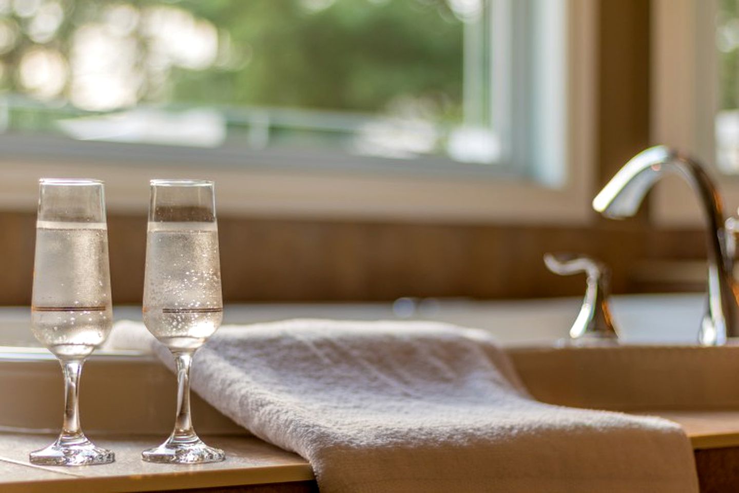 Luxurious Lakefront Vacation Rental for Large Groups near Port Perry in Ontario