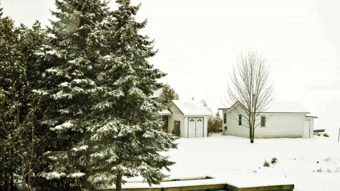 Luxurious Lakefront Vacation Rental for Large Groups near Port Perry in Ontario