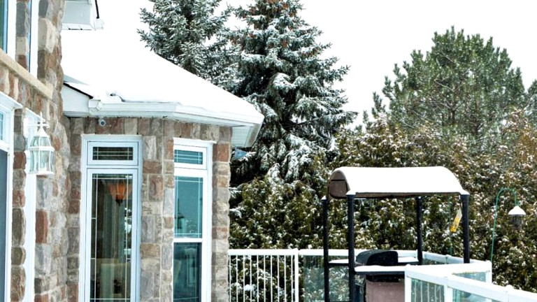 Villas (Janetville, Ontario, Canada)