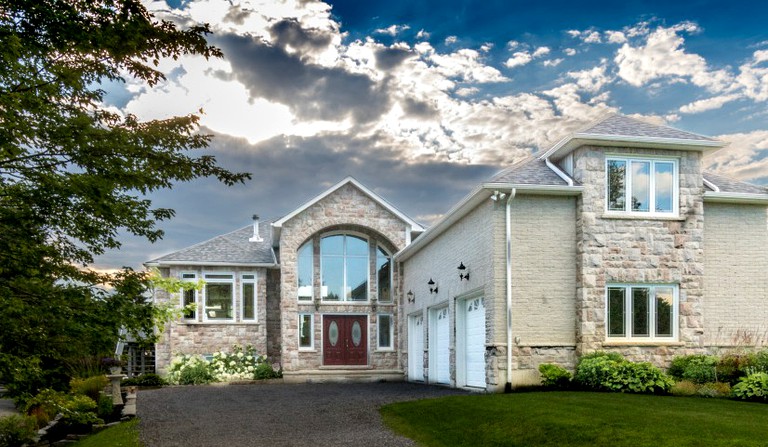 Villas (Janetville, Ontario, Canada)