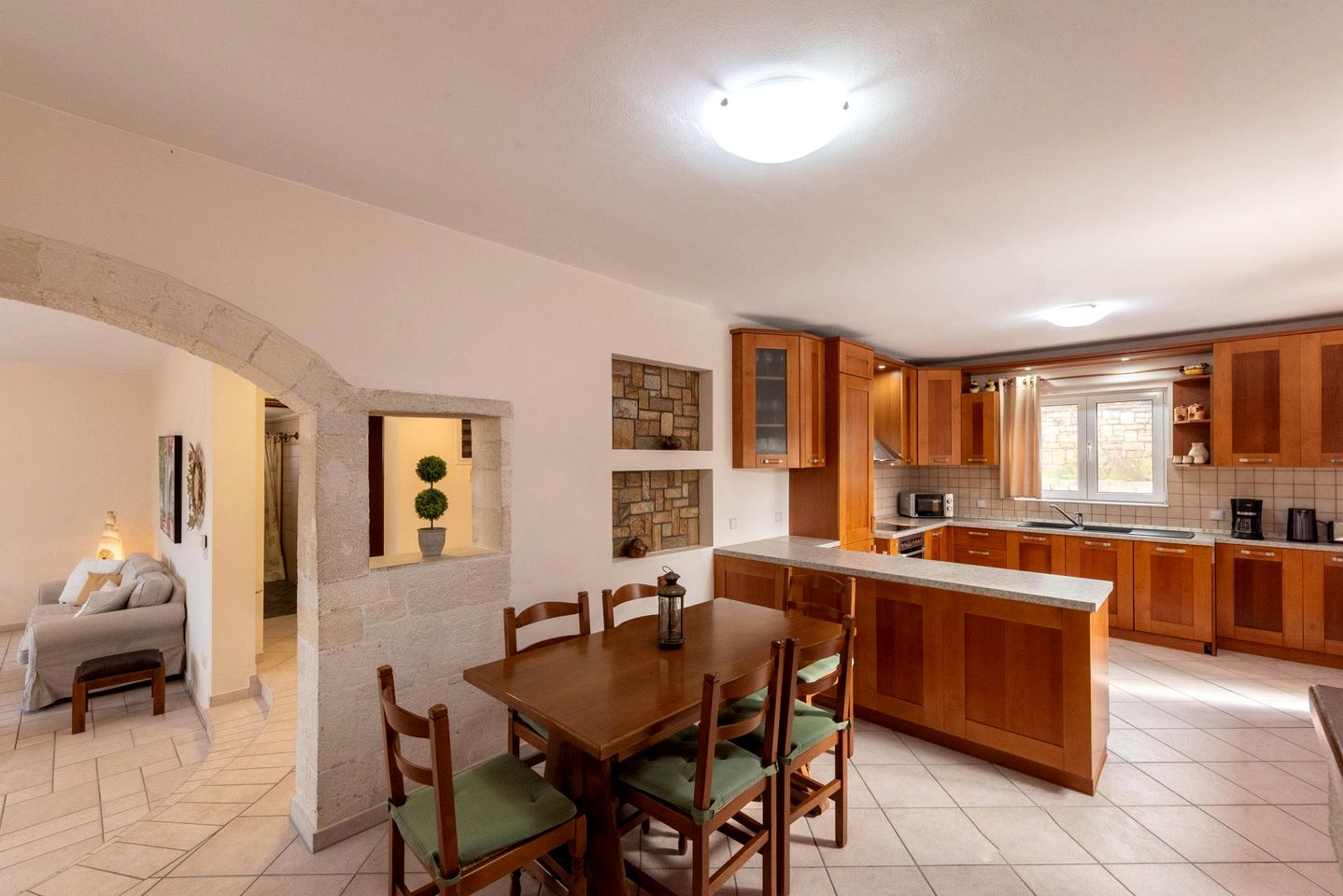 Charming Villa with Private Pool and Mountain Views near Beaches in Achlade, Rethymno