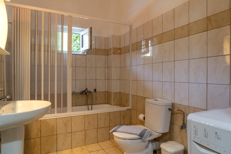 Vacation Rentals (Greece, --, --)