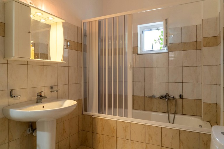 Vacation Rentals (Greece, --, --)