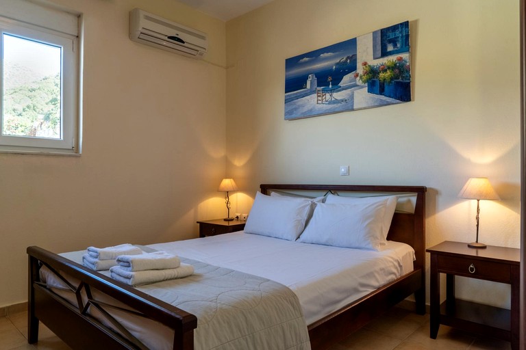 Vacation Rentals (Greece, --, --)