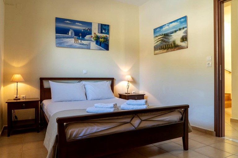 Vacation Rentals (Greece, --, --)