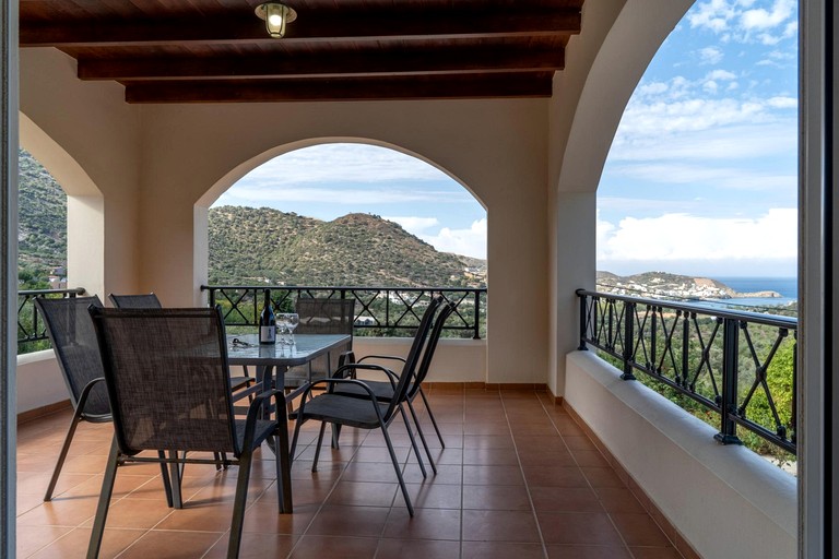 Vacation Rentals (Greece, --, --)