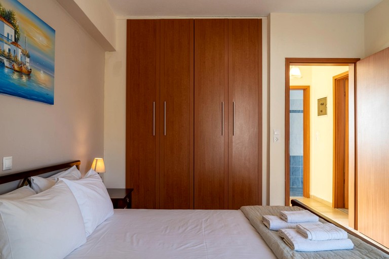 Vacation Rentals (Greece, --, --)