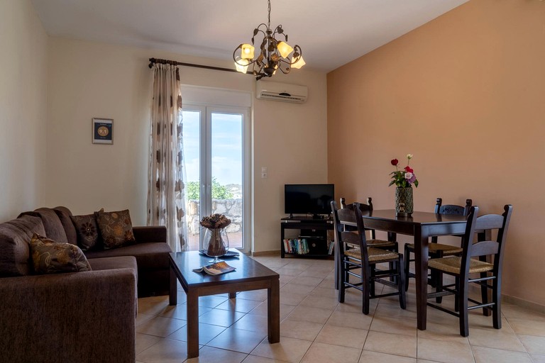 Vacation Rentals (Greece, --, --)