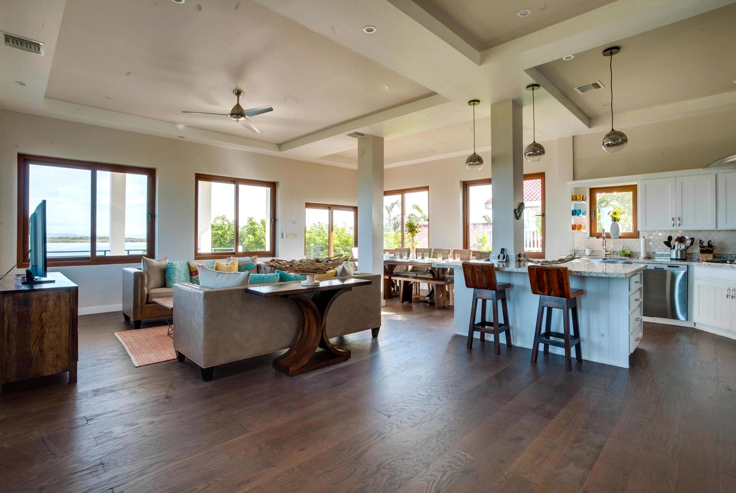 Incredible Beach House with Swimming Pool in Belize City, Belize District