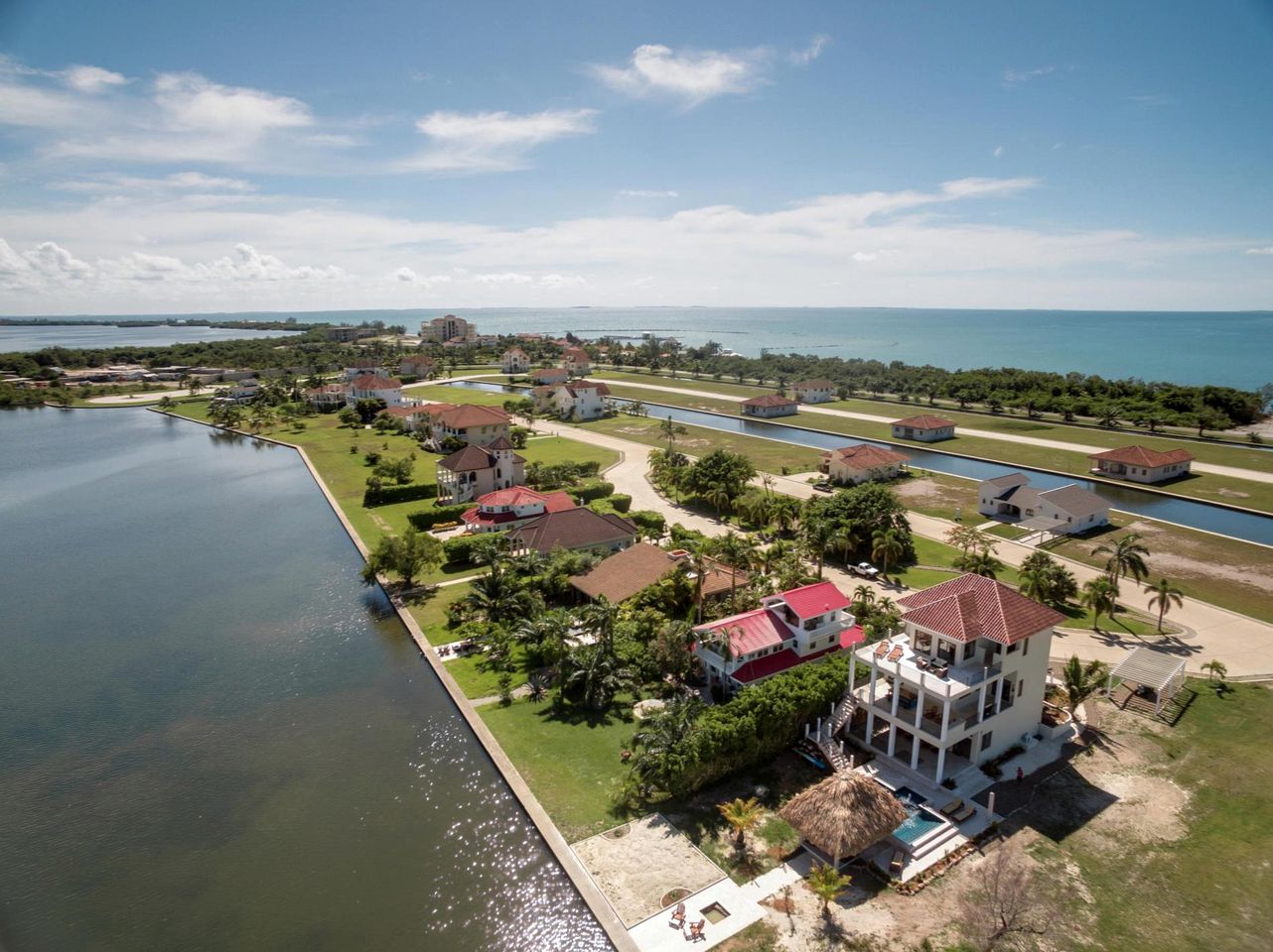 Incredible Beach House with Swimming Pool in Belize City, Belize District