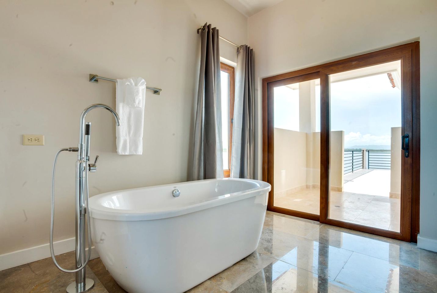 Incredible Beach House with Swimming Pool in Belize City, Belize District