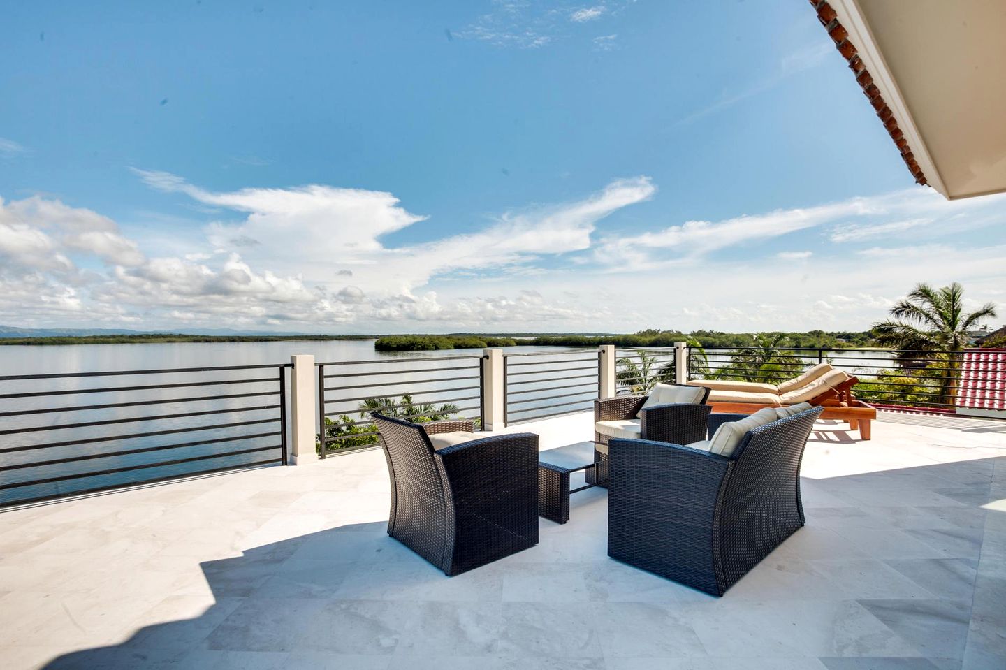Incredible Beach House with Swimming Pool in Belize City, Belize District