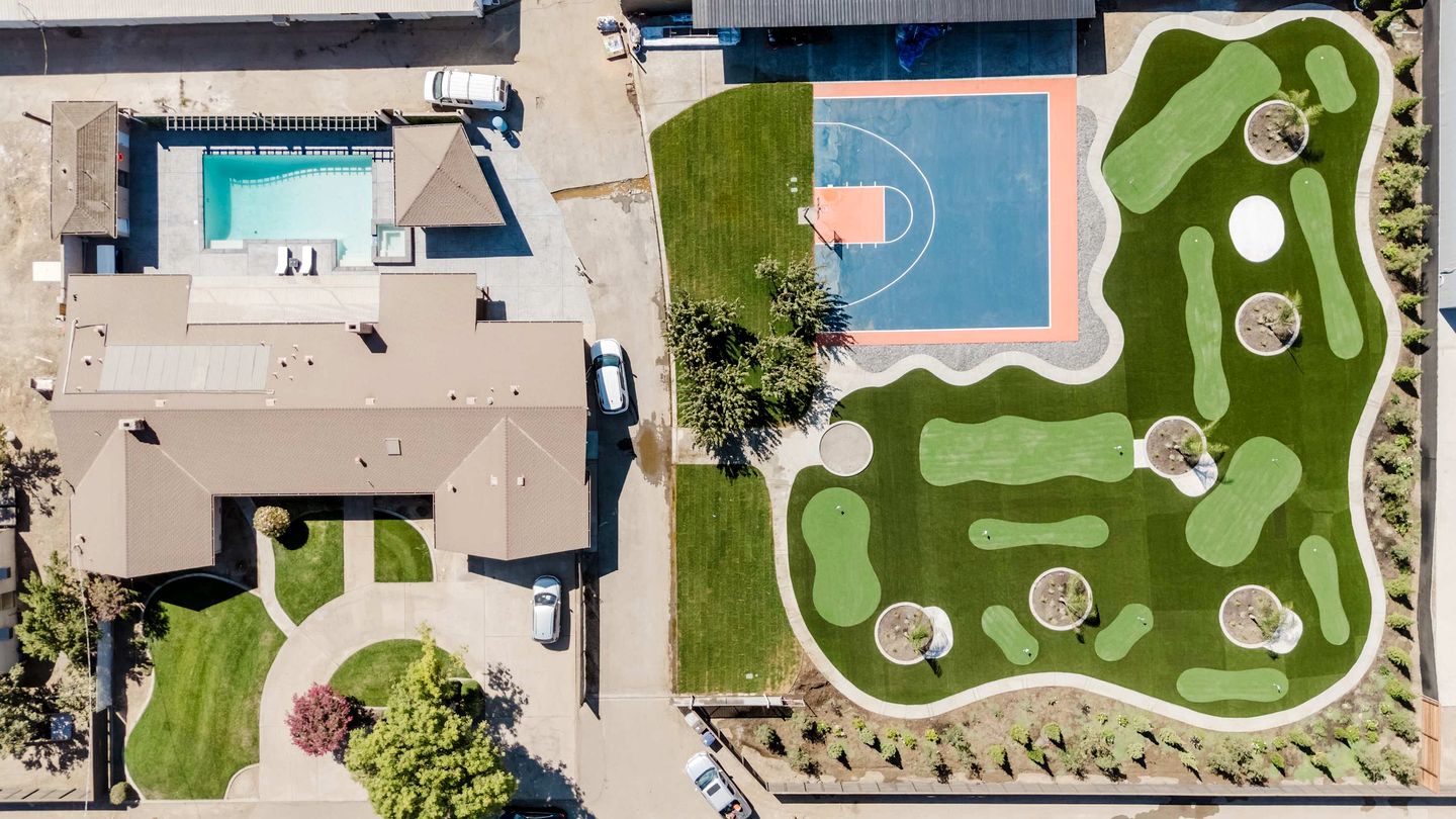 Spacious Retreat with Paradise Backyard | Private Group Getaway near Local Dining in Patterson, CA