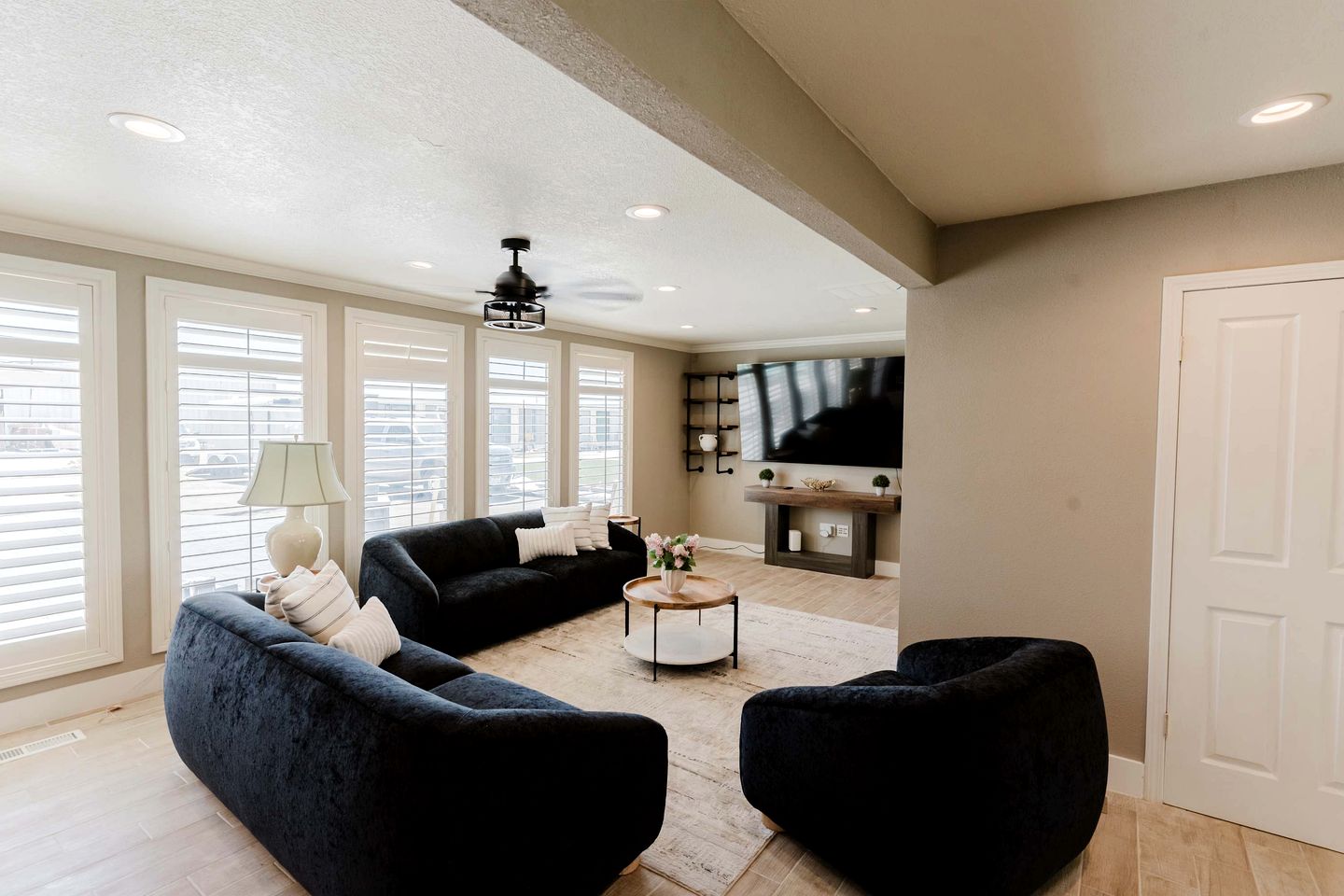 Spacious Retreat with Paradise Backyard | Private Group Getaway near Local Dining in Patterson, CA