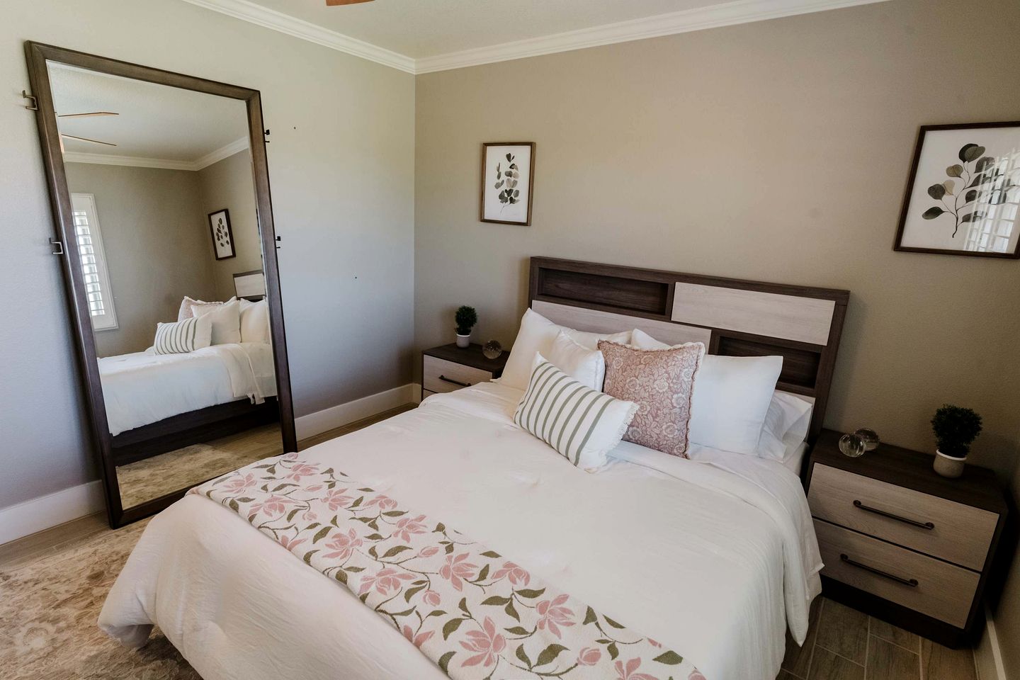 Spacious Retreat with Paradise Backyard | Private Group Getaway near Local Dining in Patterson, CA