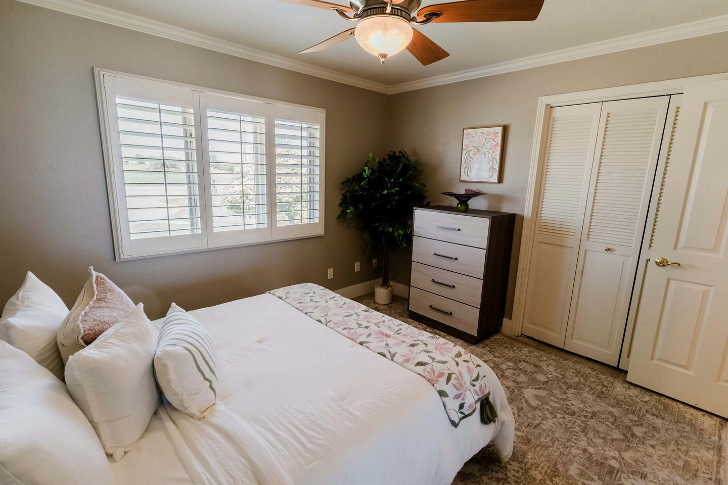 Spacious Retreat with Paradise Backyard | Private Group Getaway near Local Dining in Patterson, CA